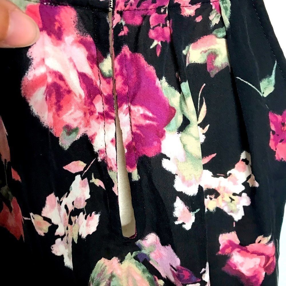 Beautiful Floral Halter top - Picture 4 of 10